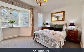 Shrewsbury Apartment In Prime Location